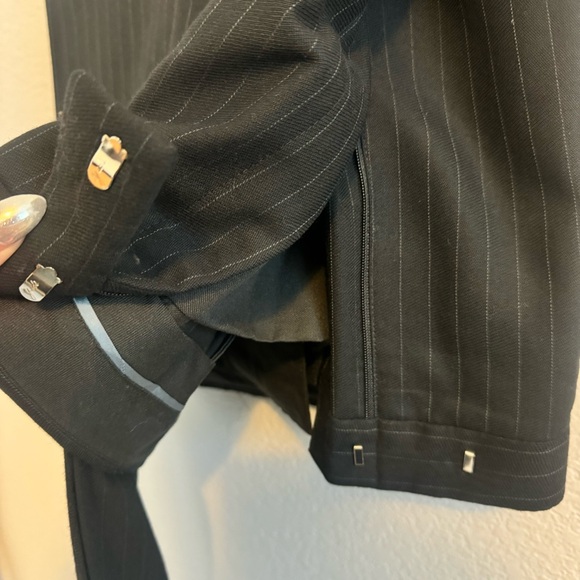 Kenneth Cole Reaction Black And Gray Pinstriped 2 pcs Wool Suit. Size 42… - Picture 14 of 17